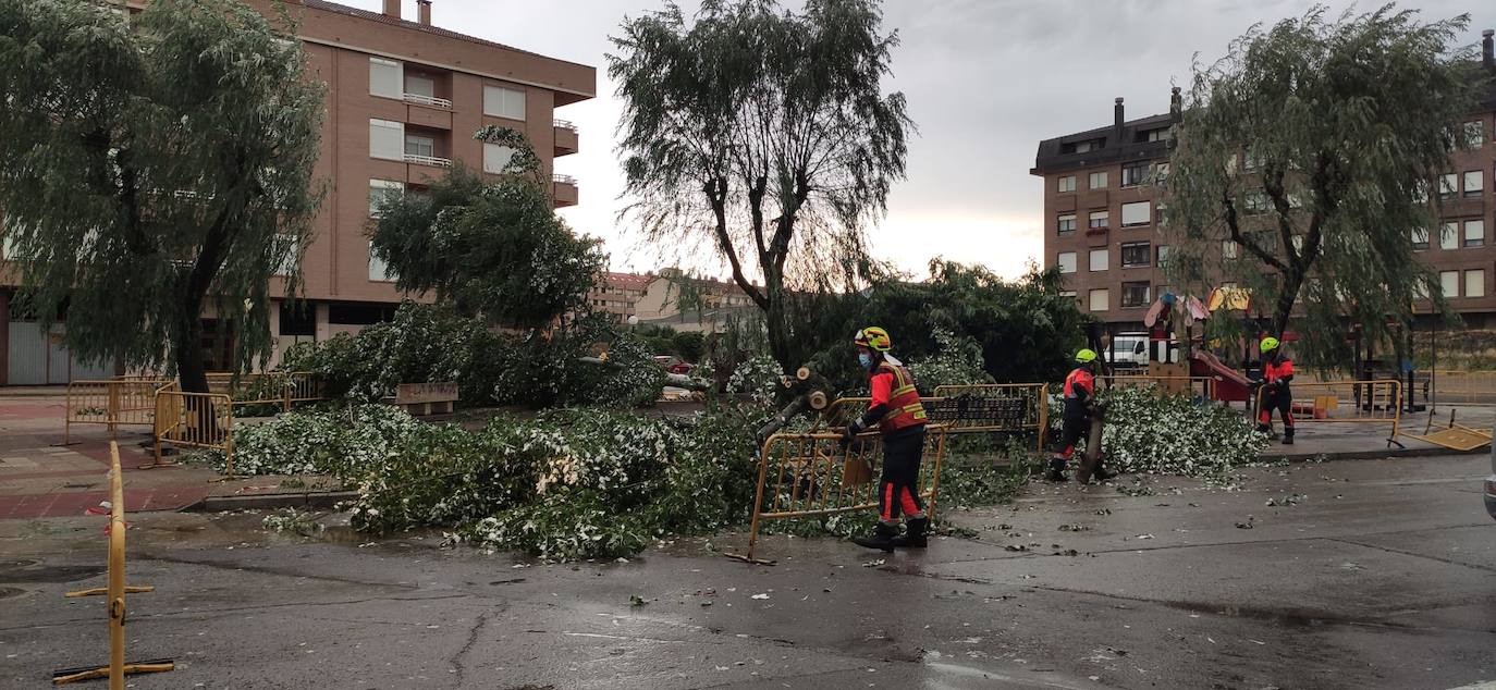 Los efectos de la tormenta se dejan ver en las calles de la ciudad