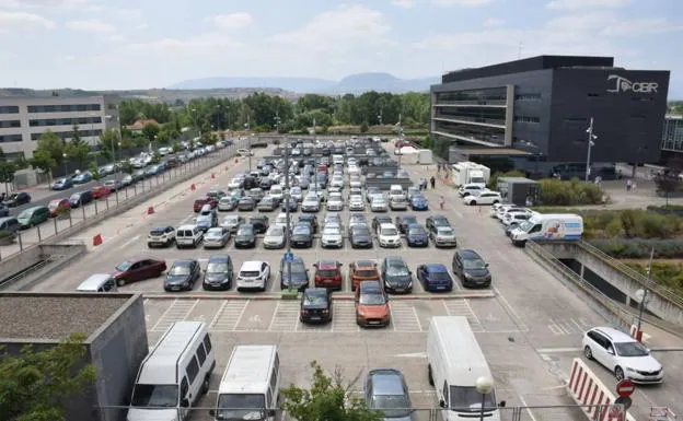 Imagen principal - Rioja Salud permite aparcar gratis en el parking del CIBIR hasta subrogar a los trabajadores