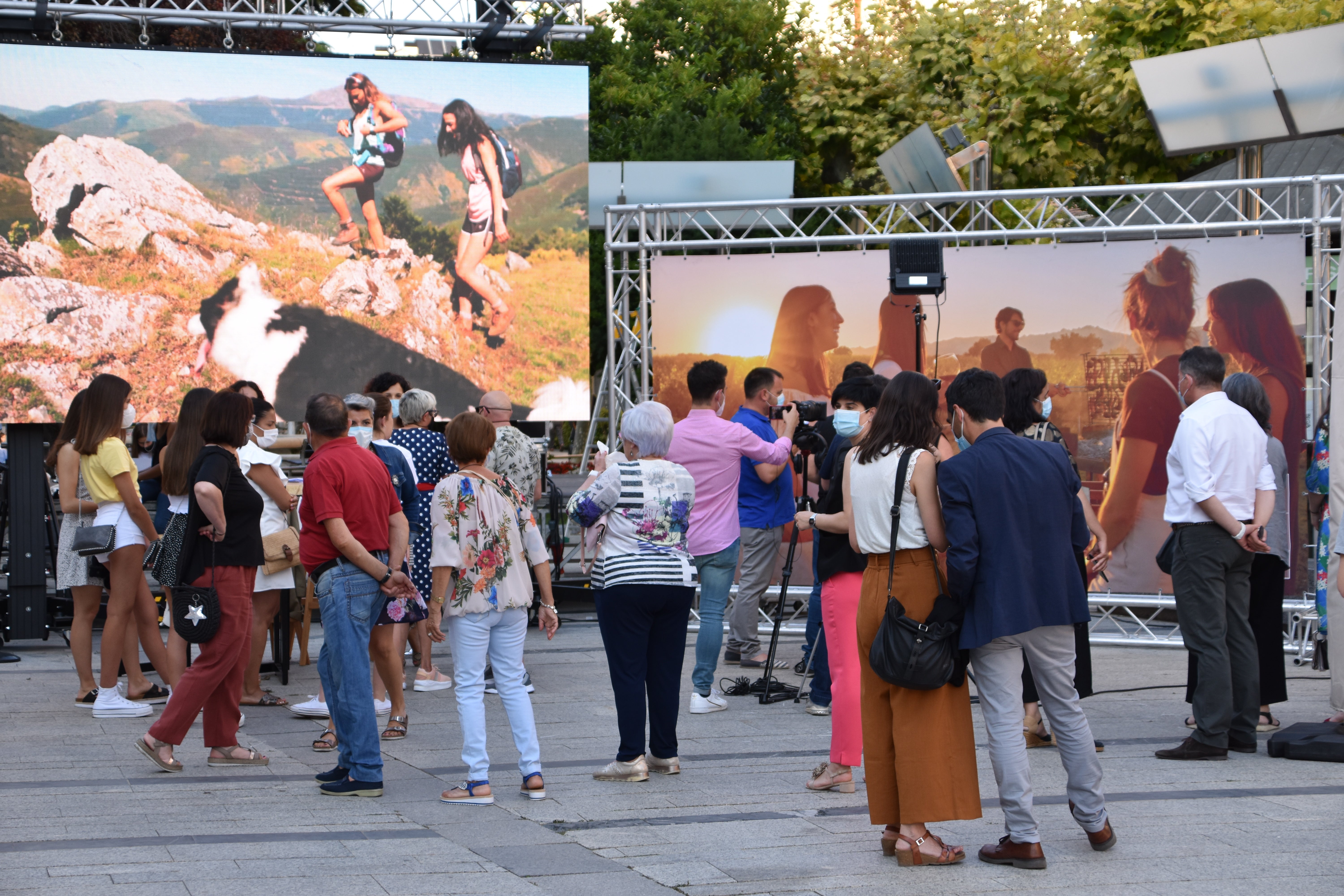 El actor Nacho Guerreros no ha dudado en ir a contar las maravillas de su localidad para apoyar el turismo riojano