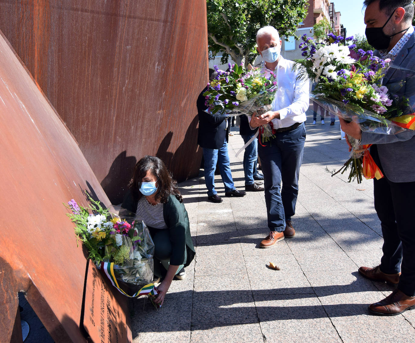 El paseo de El Espolón ha acogido el acto conmemorativo del aniversario del asesinato del concejal popular de Ermua