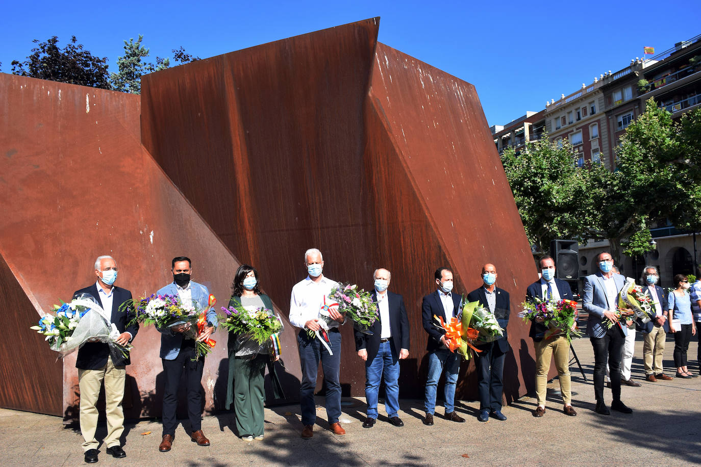 El paseo de El Espolón ha acogido el acto conmemorativo del aniversario del asesinato del concejal popular de Ermua