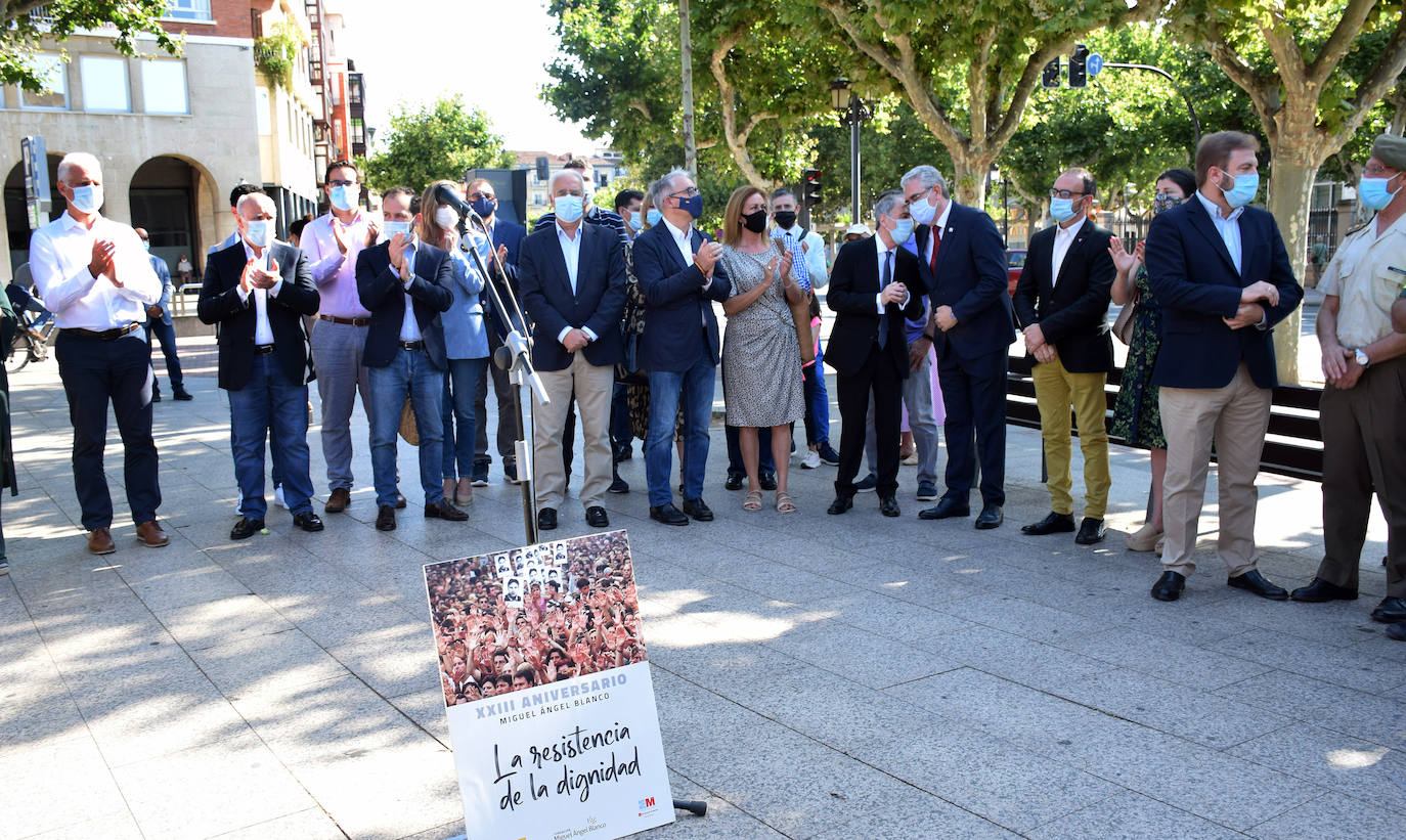 El paseo de El Espolón ha acogido el acto conmemorativo del aniversario del asesinato del concejal popular de Ermua