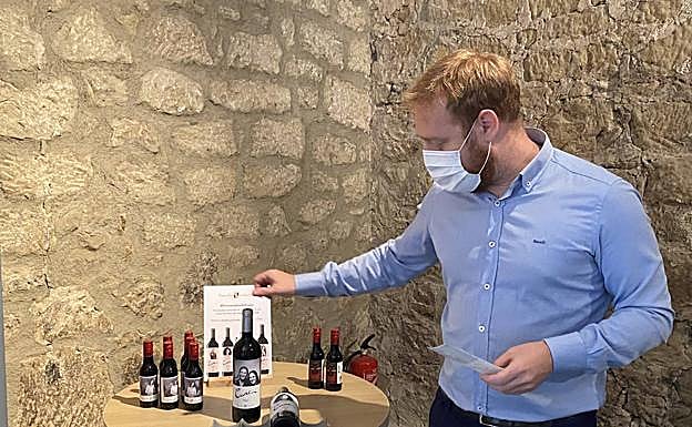 Imagen principal - CVNE instala un fotomatón para personalizar botellas de Reserva