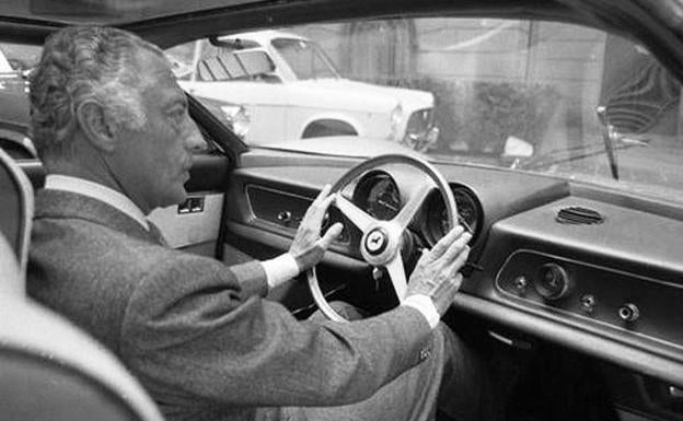 Gianni al volante del Ferrari 365p tre-posti