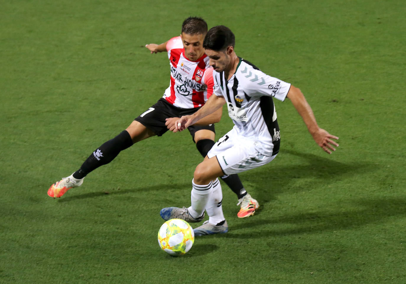 Los de Sergio Rodríguez ascienden a Segunda División tras superar al Castellón en la tanda de penaltis