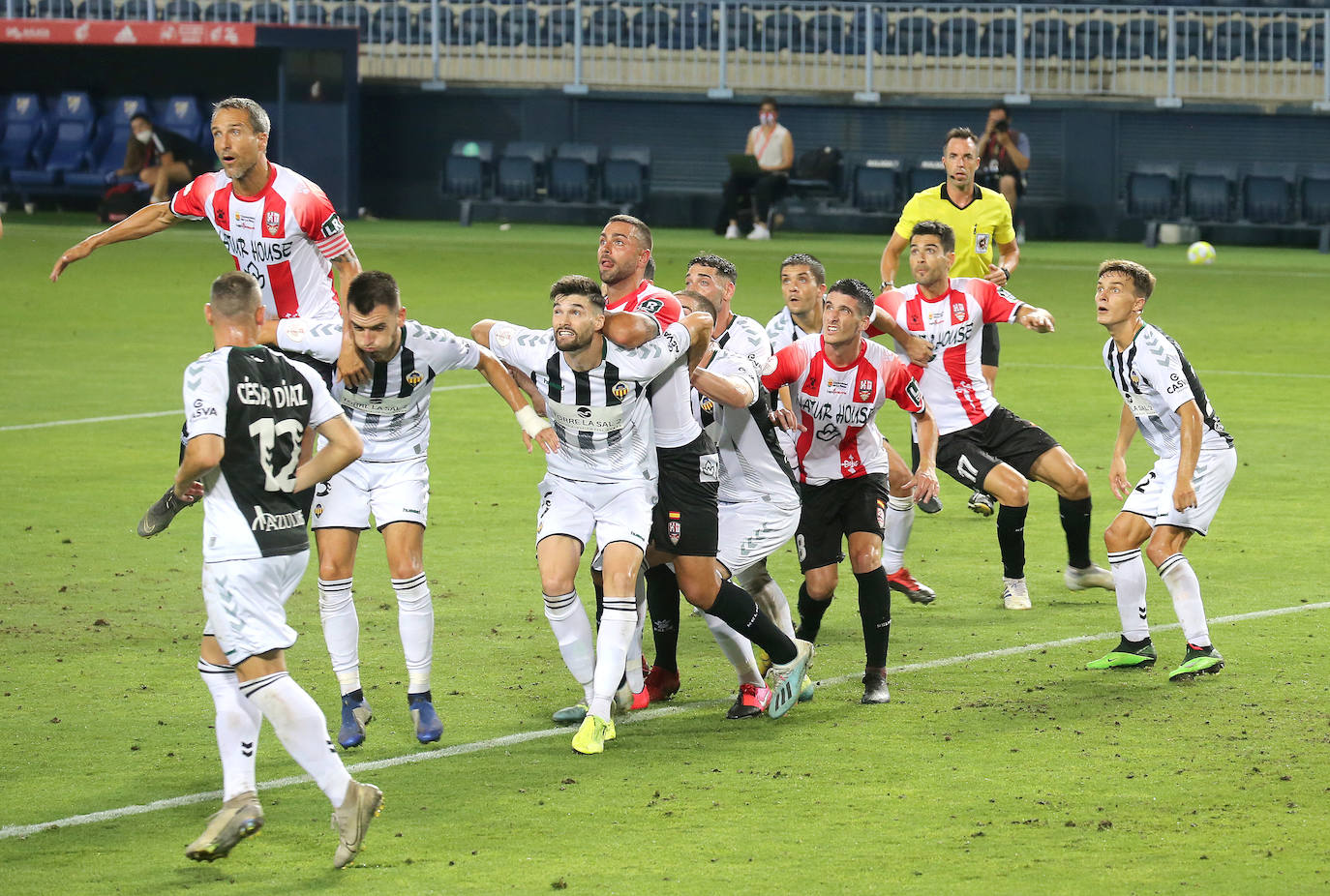 Los de Sergio Rodríguez ascienden a Segunda División tras superar al Castellón en la tanda de penaltis