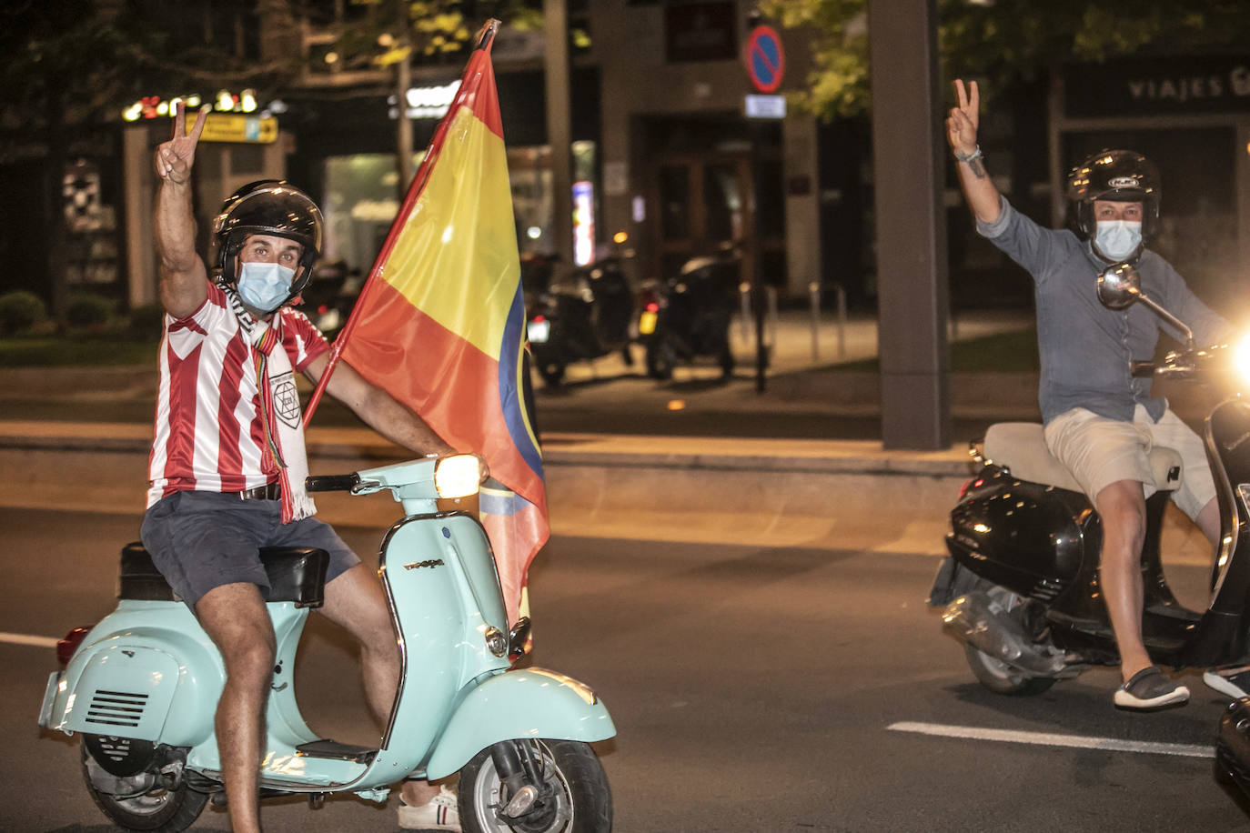 Los aficionados celebran el ascenso del Logroñés