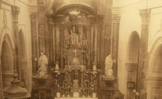 Virgen de la Valvanera en el altar mayor de la iglesia de San Agustín.