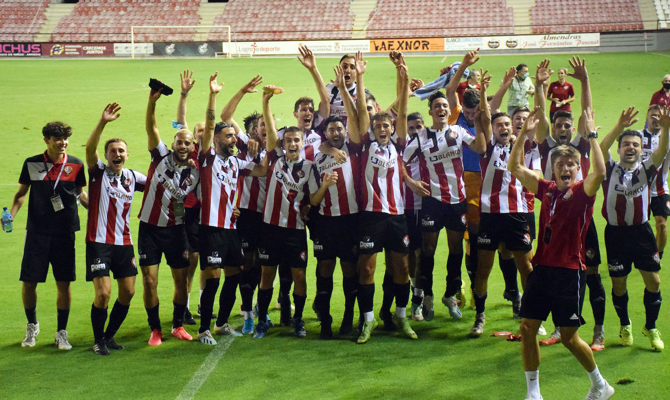 Los blanquirrojos llegan a la categoría de bronce del fútbol español tras empatar con el Varea en Las Gaunas