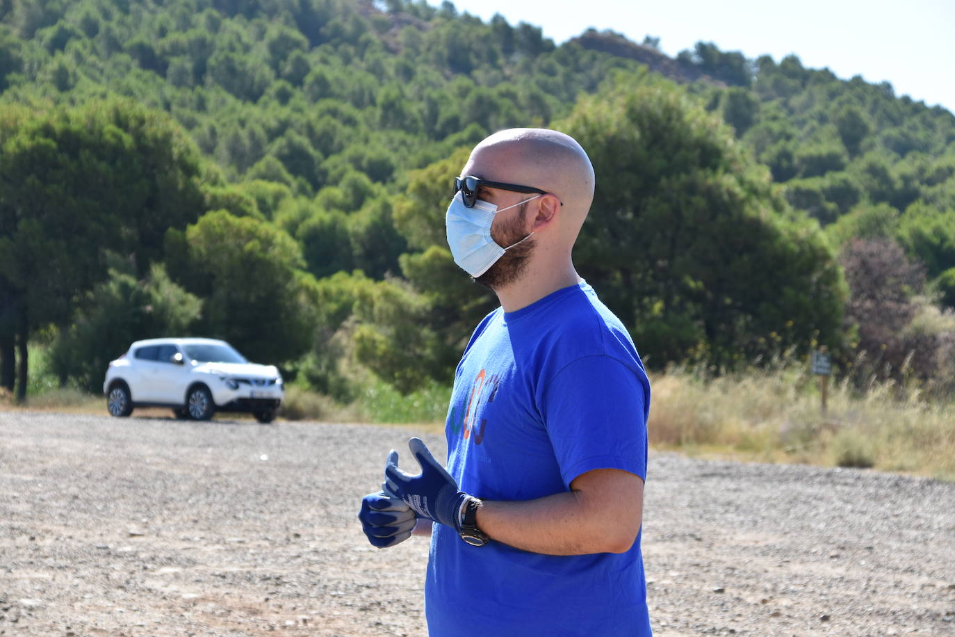 El Consejo de la Juventud de Calahorra organizó ayer el 'Reto verde' para limpiar el entorno del pantano del Perdiguero