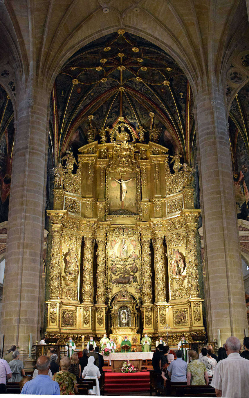 La ceremonia ha estado presidida por el obispo de la Diócesis de Calahorra y La Calzada Logroño, Carlos Escribano