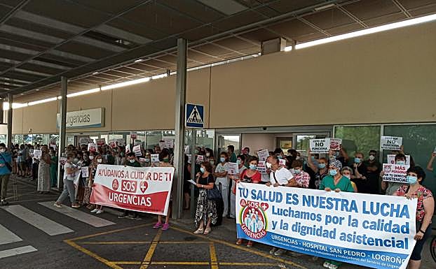 Imagen de la concentración en Urgencias de este lunes