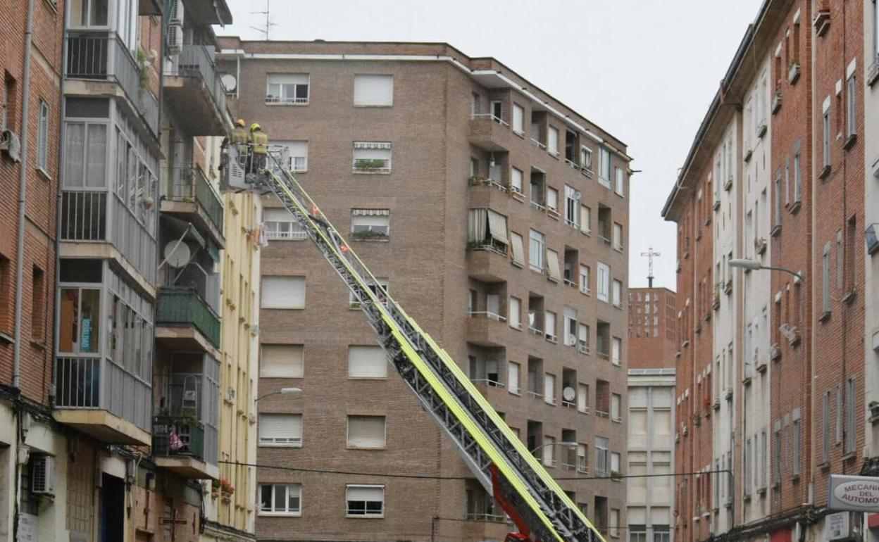Una de las intervenciones de los bomberos en la tarde de tormenta.