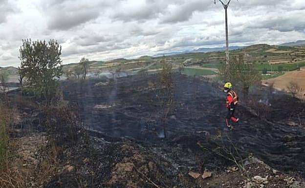 Sofocado el incendio agrario de Briones en la zona de Los Mesones
