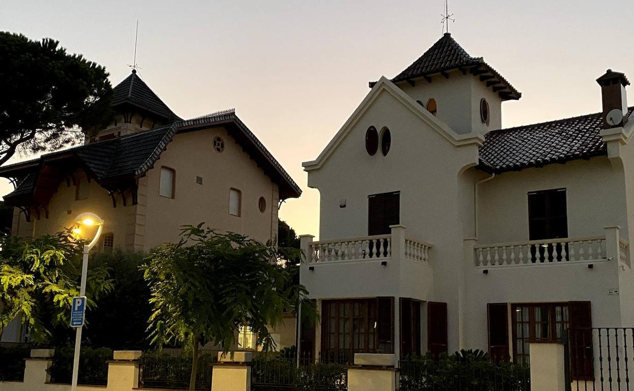 Paseo de los Ingleses, villas y torreones en Caldes d'Estrac (Barcelona).