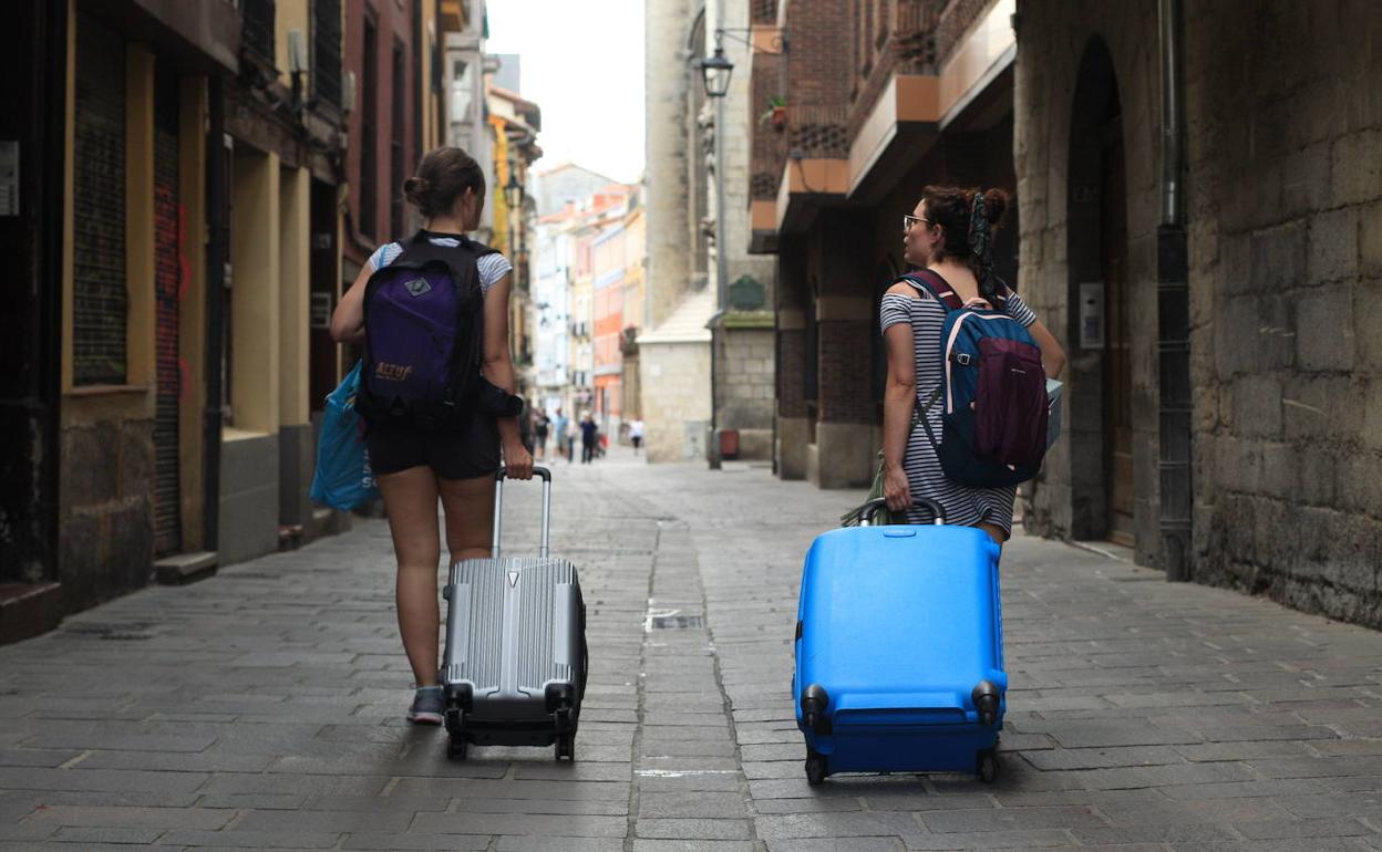 Los pisos turísticos tendrán que entregar su lista de clientes