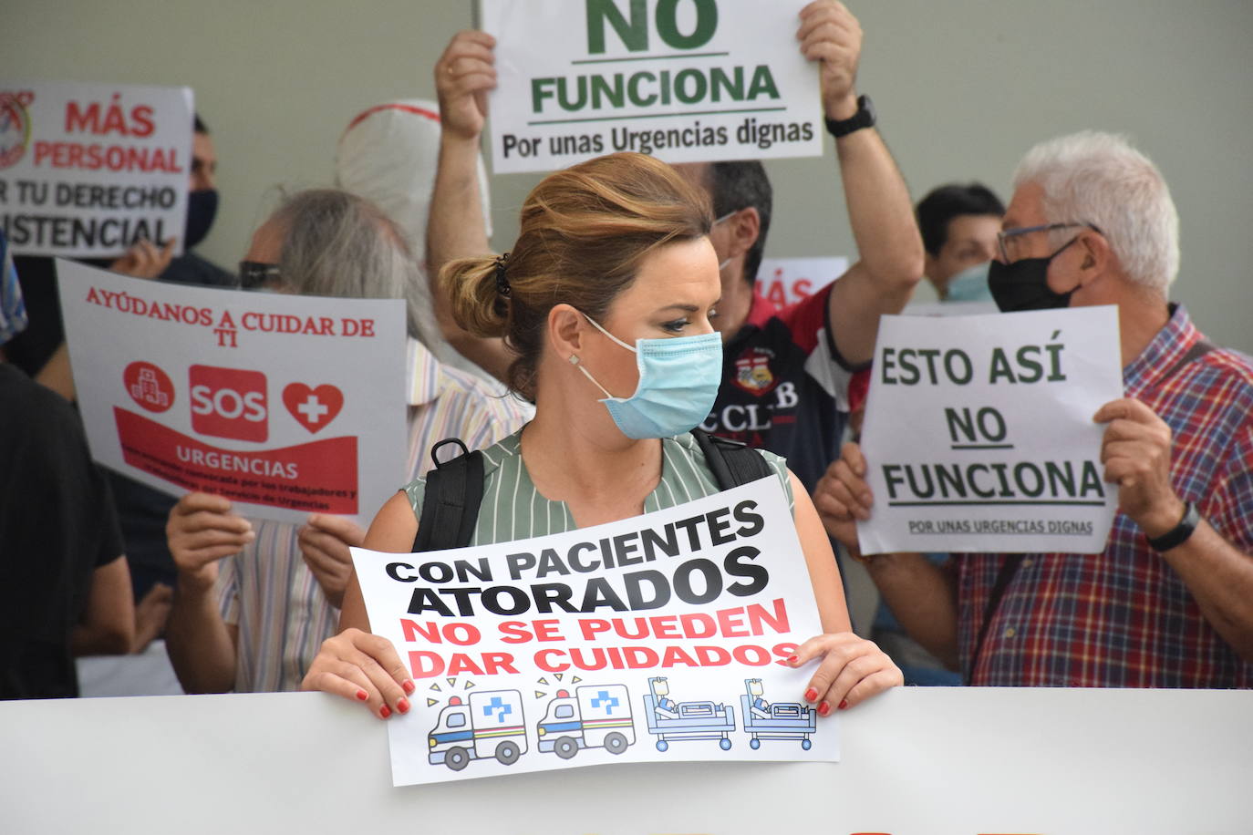 Los sanitarios y trabajadores volvieron a concentrarse este lunes para expresar sus reinvindicaciones