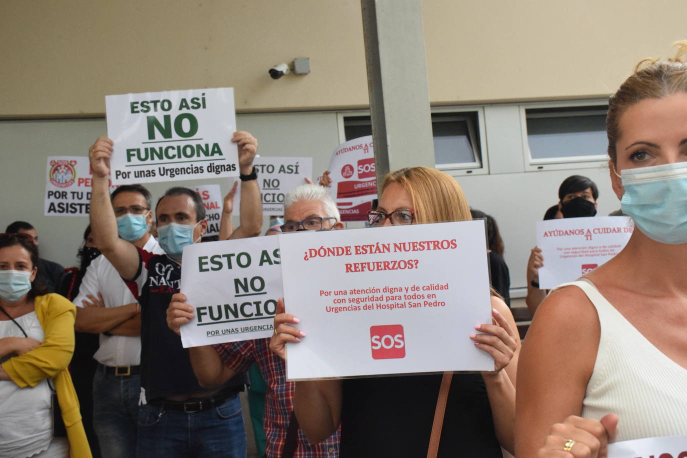 Los sanitarios y trabajadores volvieron a concentrarse este lunes para expresar sus reinvindicaciones