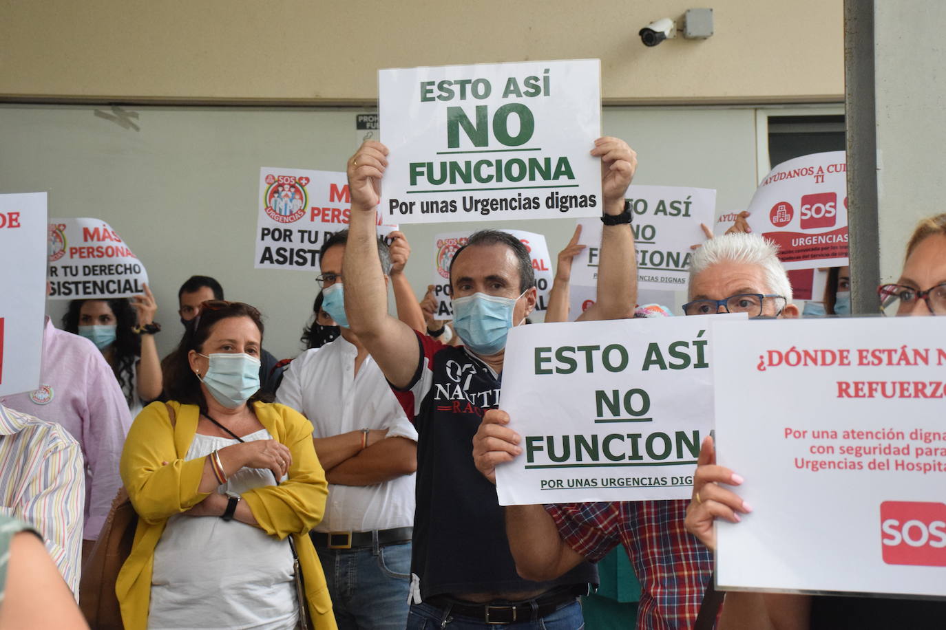 Los sanitarios y trabajadores volvieron a concentrarse este lunes para expresar sus reinvindicaciones