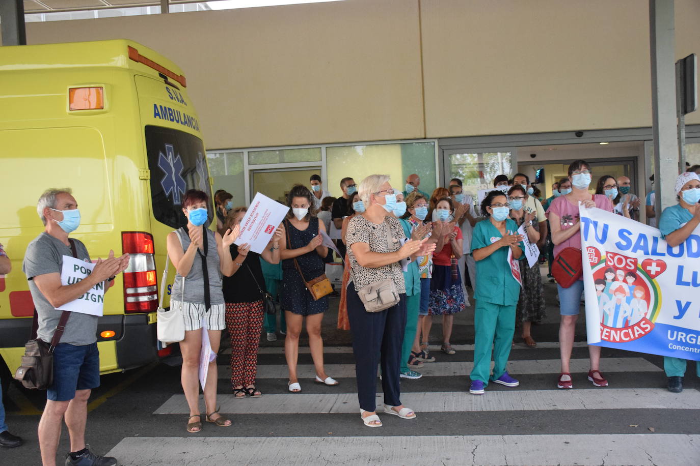 Los sanitarios y trabajadores volvieron a concentrarse este lunes para expresar sus reinvindicaciones