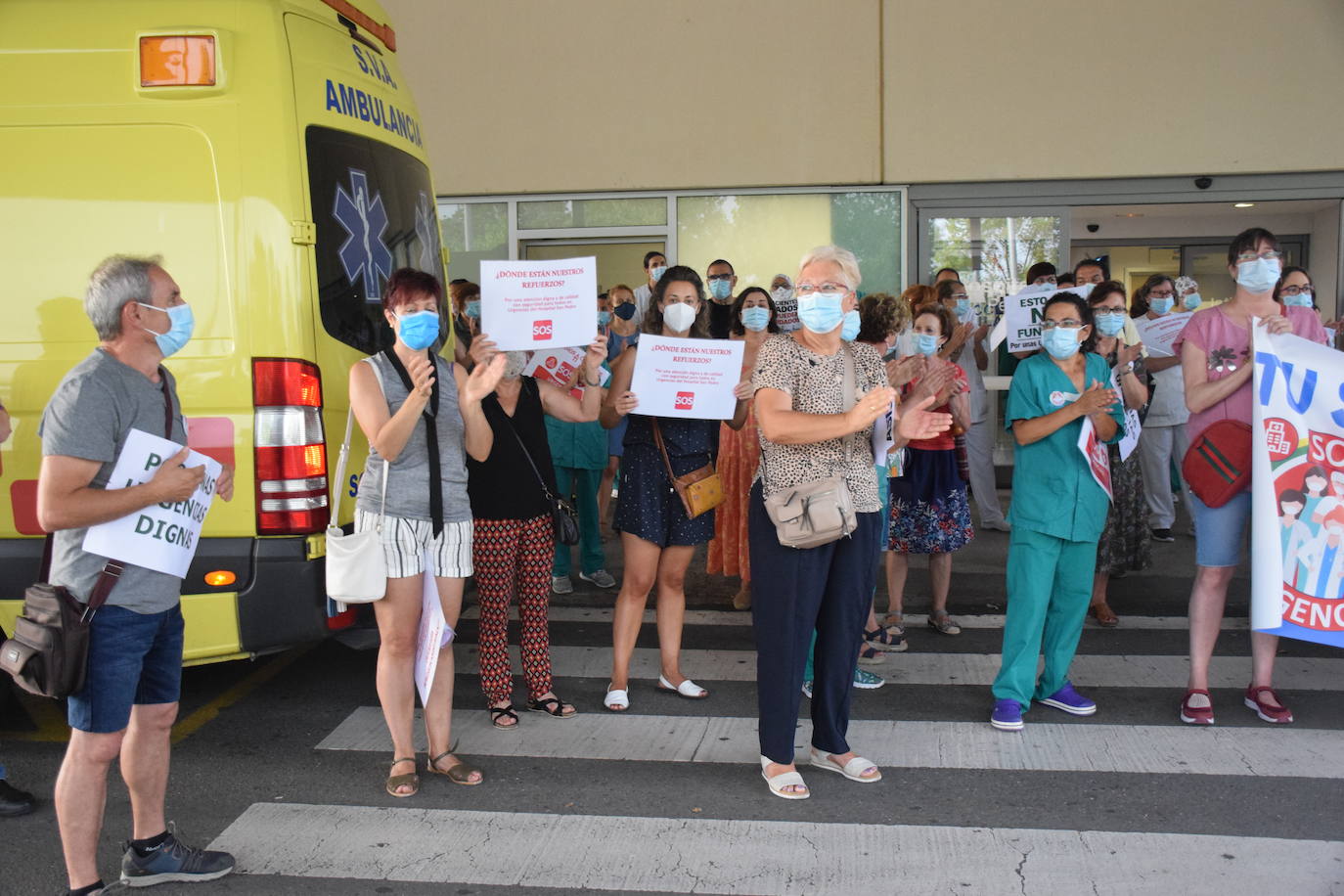 Los sanitarios y trabajadores volvieron a concentrarse este lunes para expresar sus reinvindicaciones
