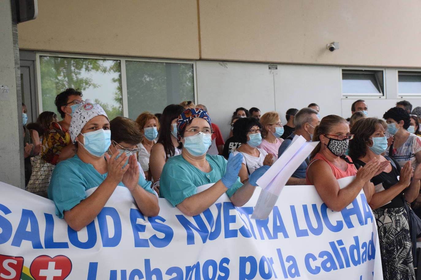 Los sanitarios y trabajadores volvieron a concentrarse este lunes para expresar sus reinvindicaciones