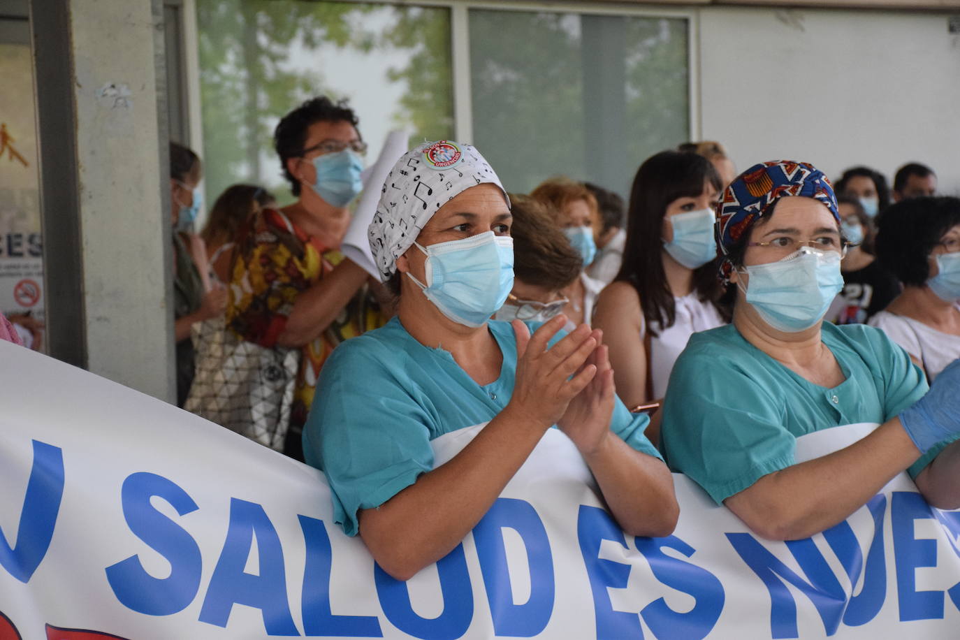 Los sanitarios y trabajadores volvieron a concentrarse este lunes para expresar sus reinvindicaciones