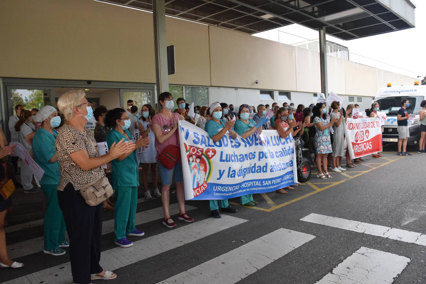 Los sanitarios y trabajadores volvieron a concentrarse este lunes para expresar sus reinvindicaciones