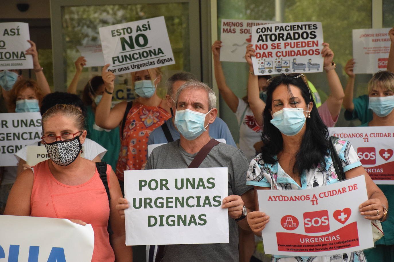 Los sanitarios y trabajadores volvieron a concentrarse este lunes para expresar sus reinvindicaciones