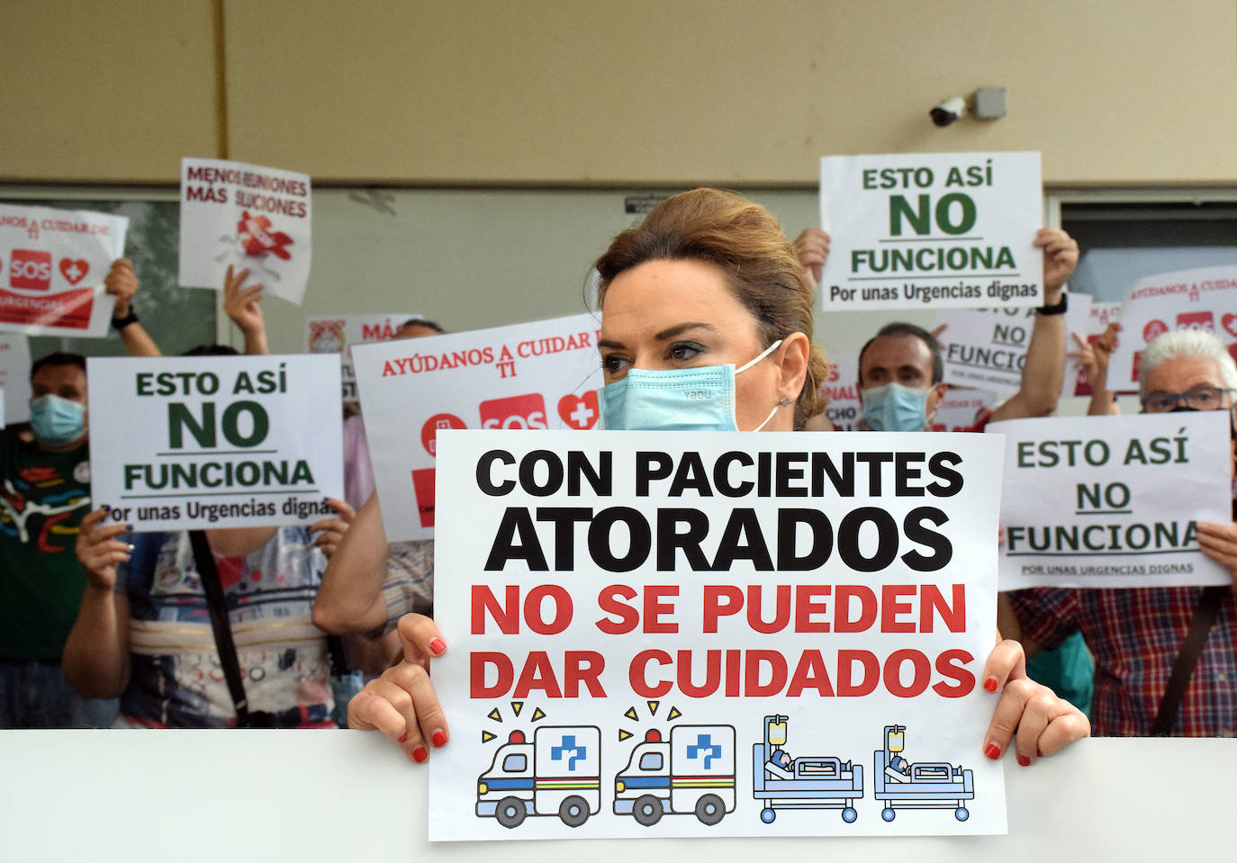 Los sanitarios y trabajadores volvieron a concentrarse este lunes para expresar sus reinvindicaciones