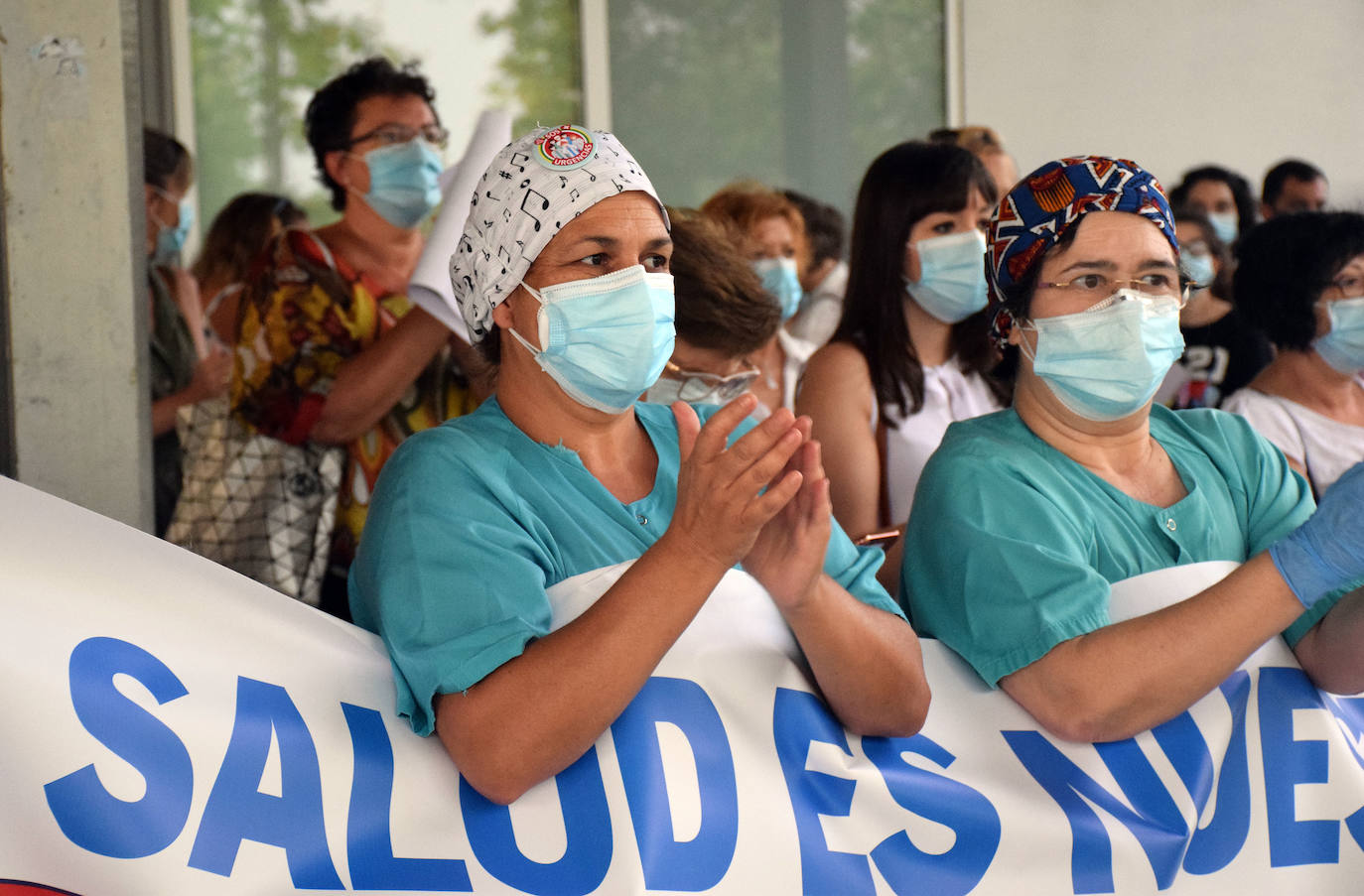 Los sanitarios y trabajadores volvieron a concentrarse este lunes para expresar sus reinvindicaciones