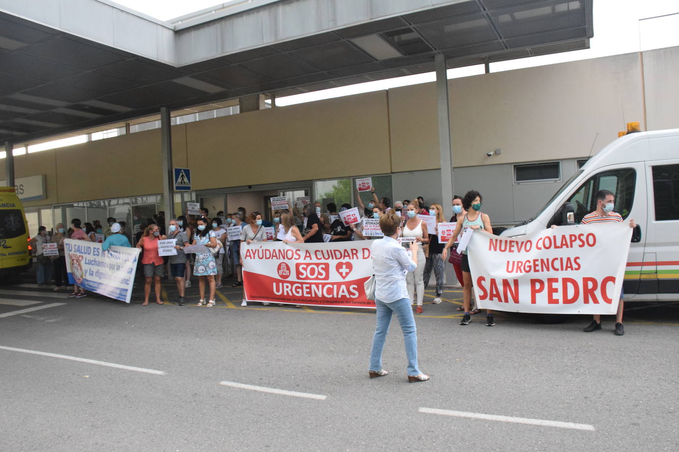 Los sanitarios y trabajadores volvieron a concentrarse este lunes para expresar sus reinvindicaciones