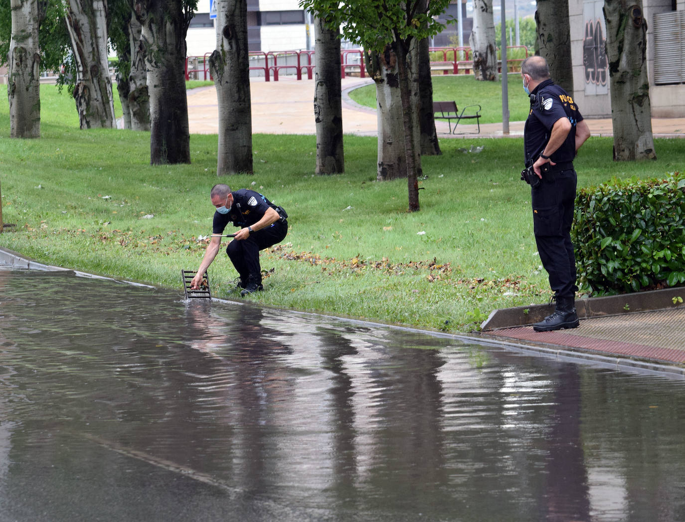 En la capital riojana, hubo lluvia y granizo