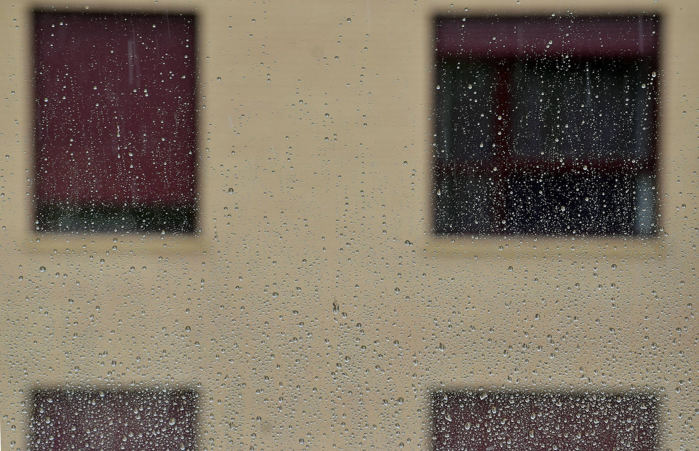 En la capital riojana, hubo lluvia y granizo