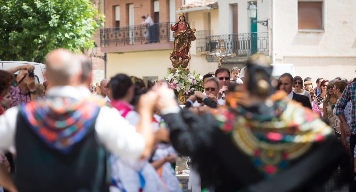 Procesión de la Virgen de la Asuncion en Navarrete. 