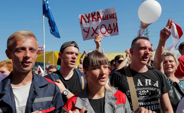 Protestas este lunes en Minsk.