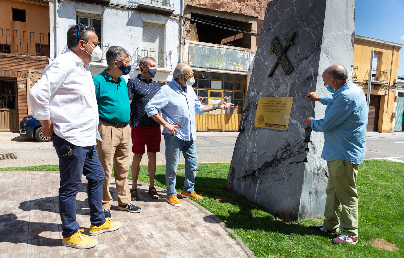 Cinco arnedanos que lo vivieron en primera fila recuerdan el atentado de ETA contra el cuartel de la Guardia Civil de la ciudad el 17 de agosto de 1995 