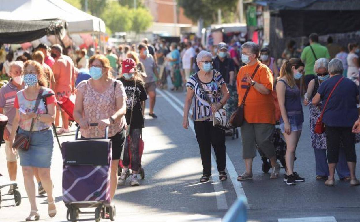 Imagen del mercadillo de la ciudad de Fuenlabrada (Madrid), este miércoles.