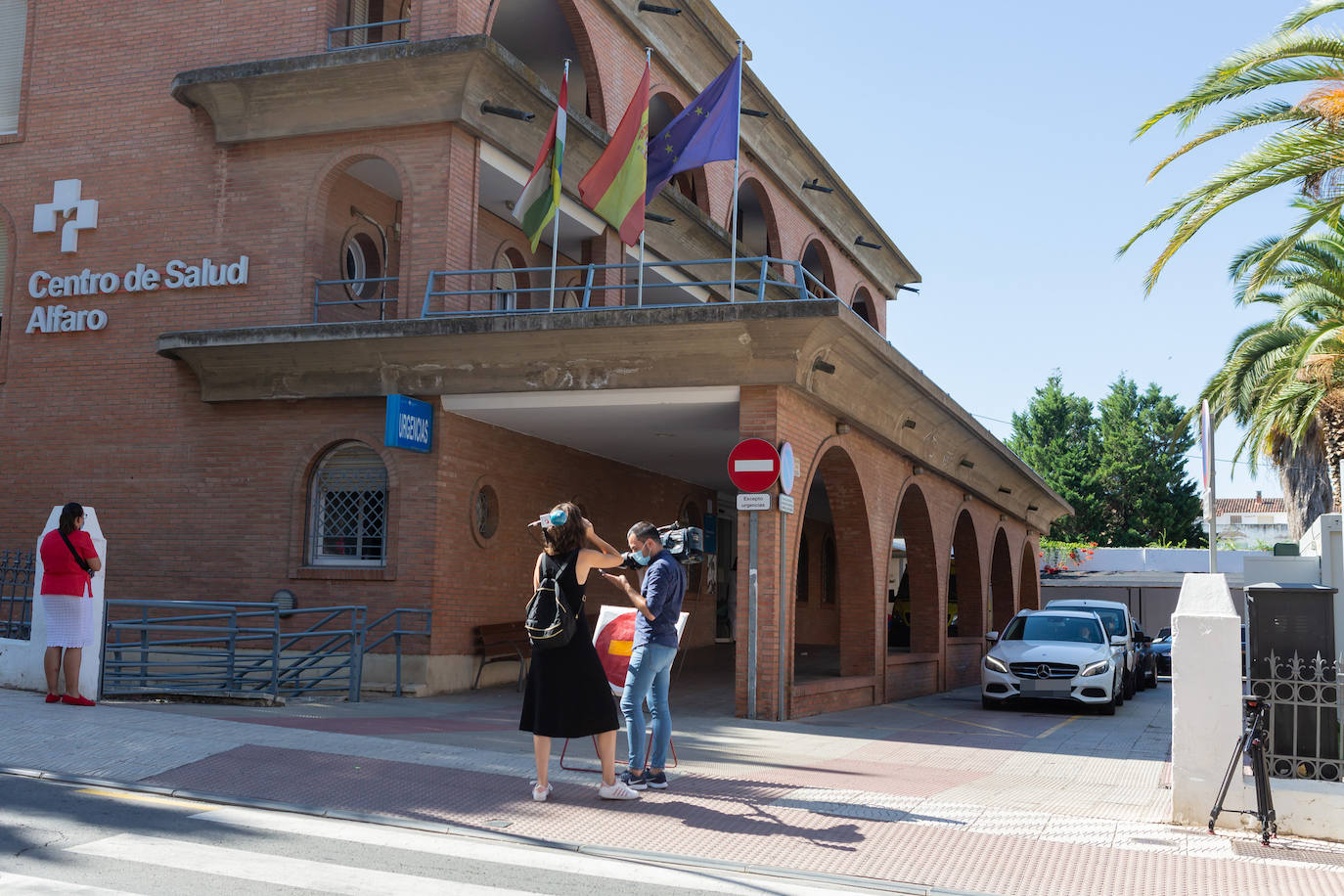 Pruebas y tensa espera. El municipio riojabajeño trata de mantener la normalidad mientras el censo de infectados no deja de crecer. 