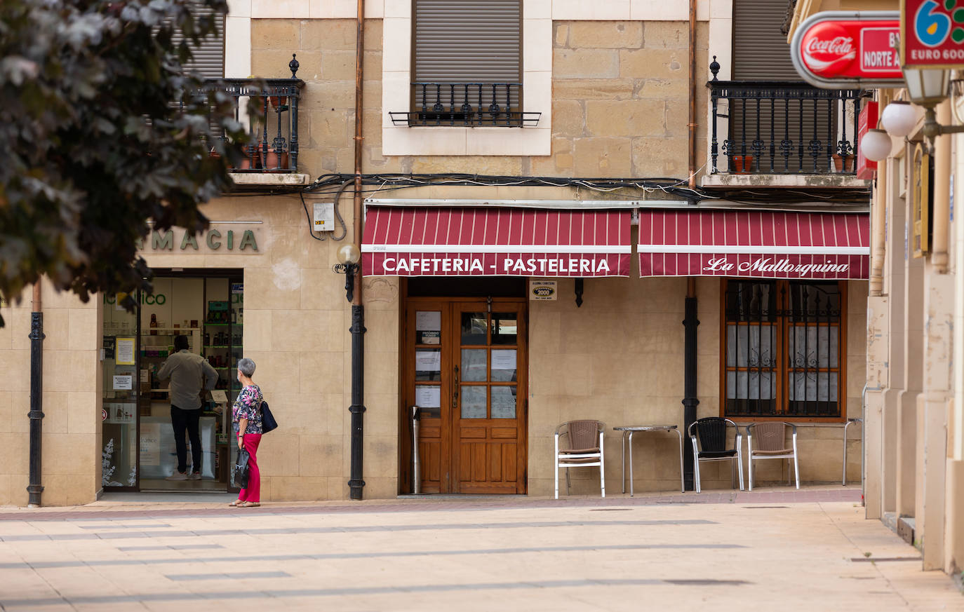 La localidad cierra instalaciones municipales tras varios positivos entre jóvenes