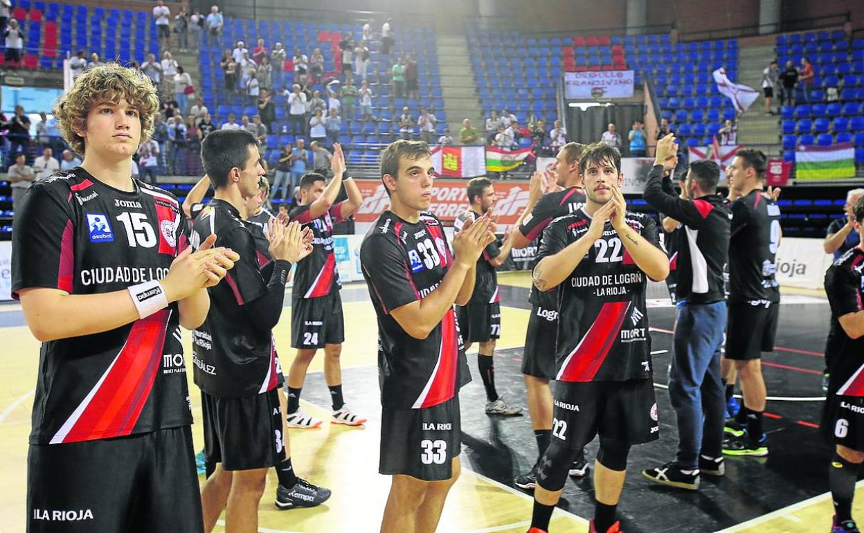 Goñi, los hermanos Cadarso y Moreira saludan tras un encuentro el curso pasado. 