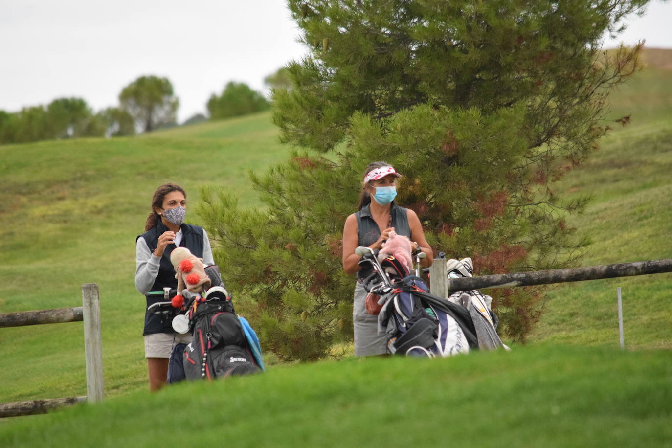 Los jugadores disfrutaron de una nueva jornada de golf en el Torneo Bodegas Altanza, de la Liga de Golf y Vino.