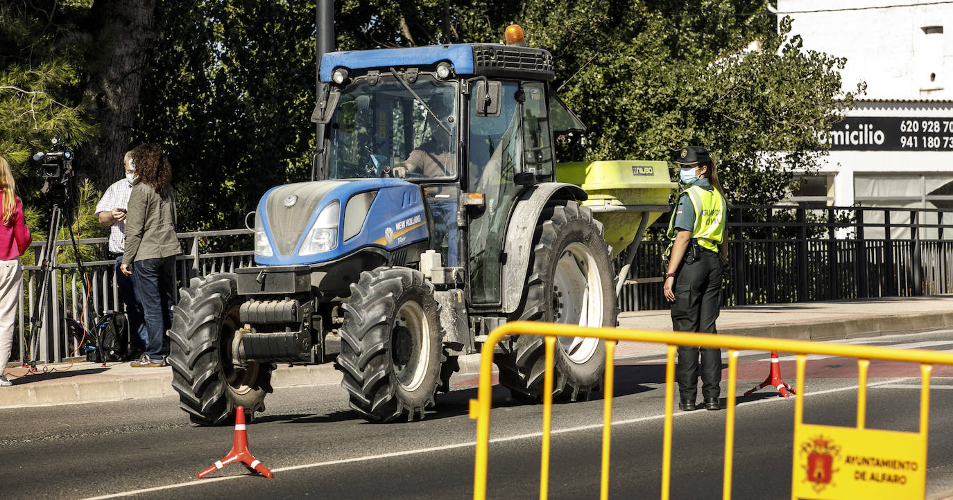 Controles a la entrada y salida de la ciudad riojabajeña, que ha vuelto a un punto entre la fase 1 y 2 para intentarcontener la epidemia