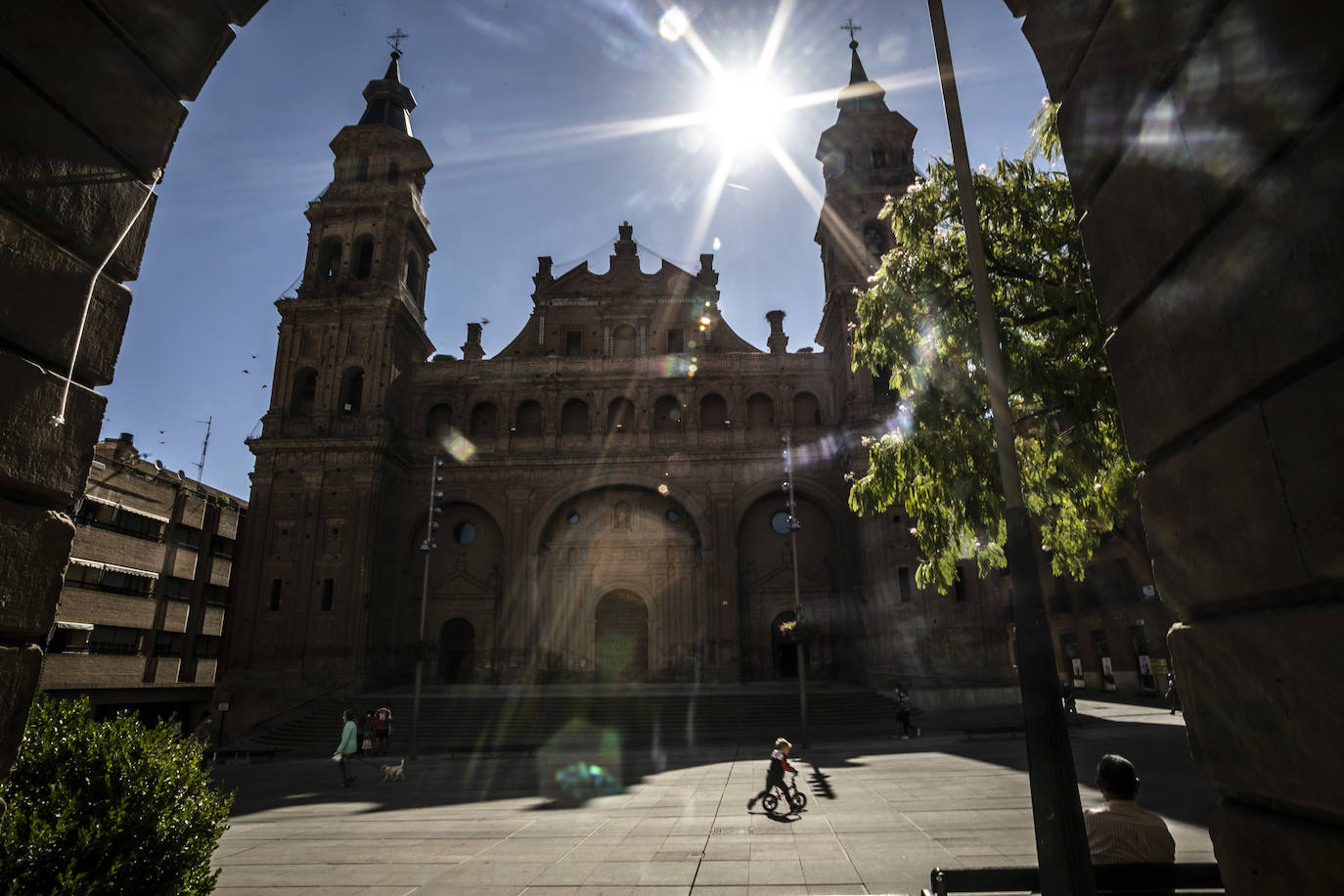 Controles a la entrada y salida de la ciudad riojabajeña, que ha vuelto a un punto entre la fase 1 y 2 para intentarcontener la epidemia