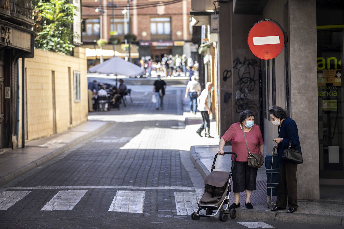 Controles a la entrada y salida de la ciudad riojabajeña, que ha vuelto a un punto entre la fase 1 y 2 para intentarcontener la epidemia