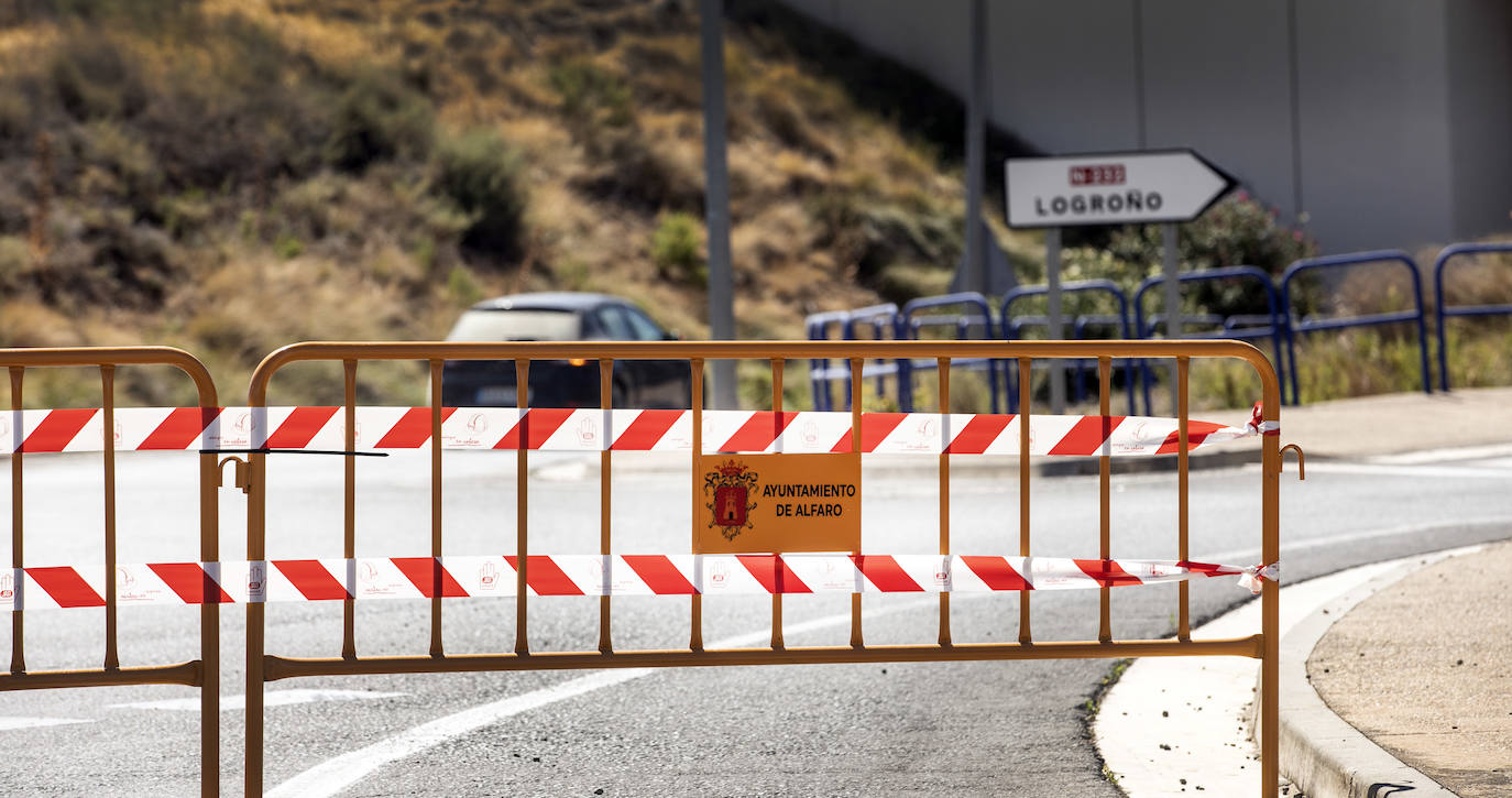 Controles a la entrada y salida de la ciudad riojabajeña, que ha vuelto a un punto entre la fase 1 y 2 para intentarcontener la epidemia