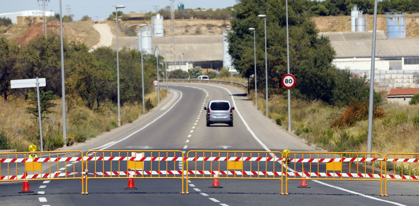 Controles a la entrada y salida de la ciudad riojabajeña, que ha vuelto a un punto entre la fase 1 y 2 para intentarcontener la epidemia