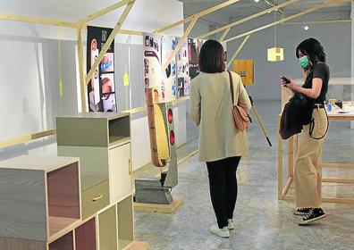Imagen secundaria 1 - Proyectos de packaging para alimentación; muebles modulares con material reciclado, un diseño de Producto; y detalle de una vajilla artesanal.