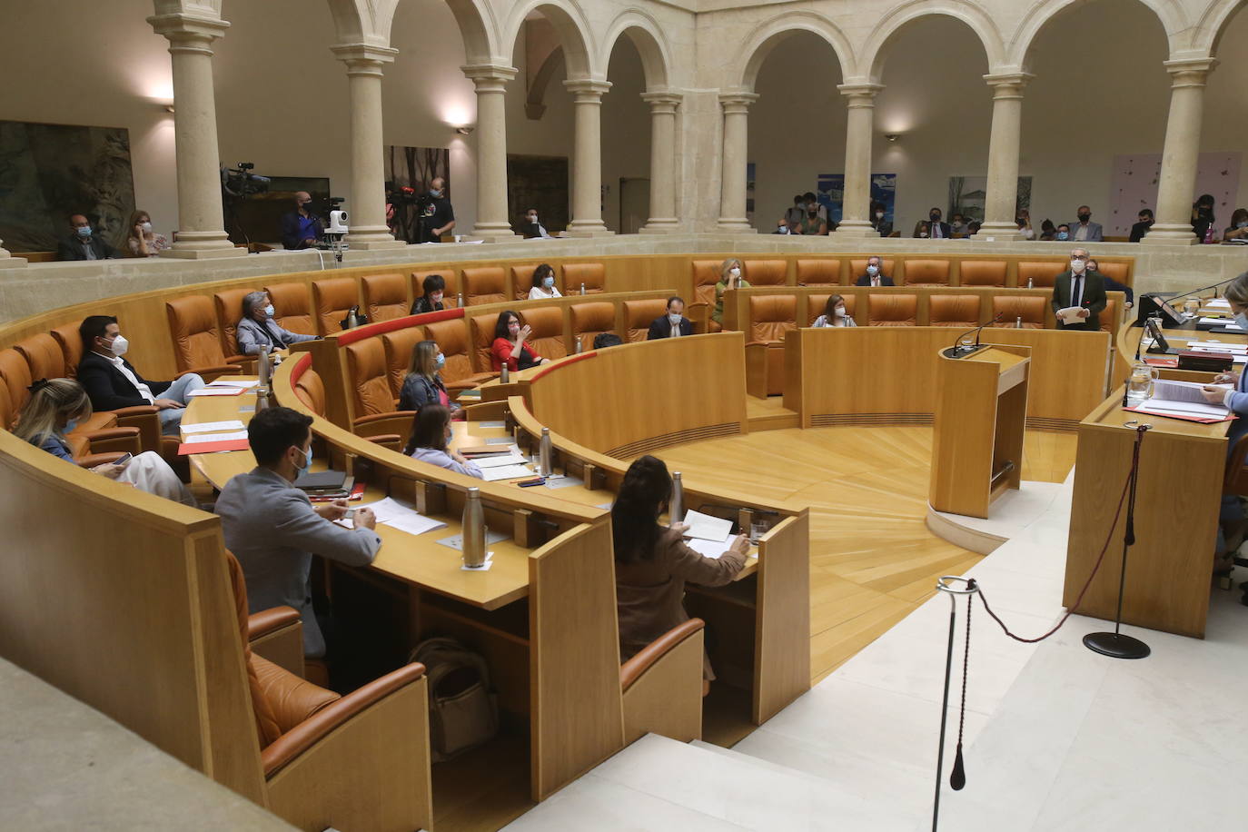 El COVID-19 ha sido el tema principal del Pleno del Parlamento del viernes. 