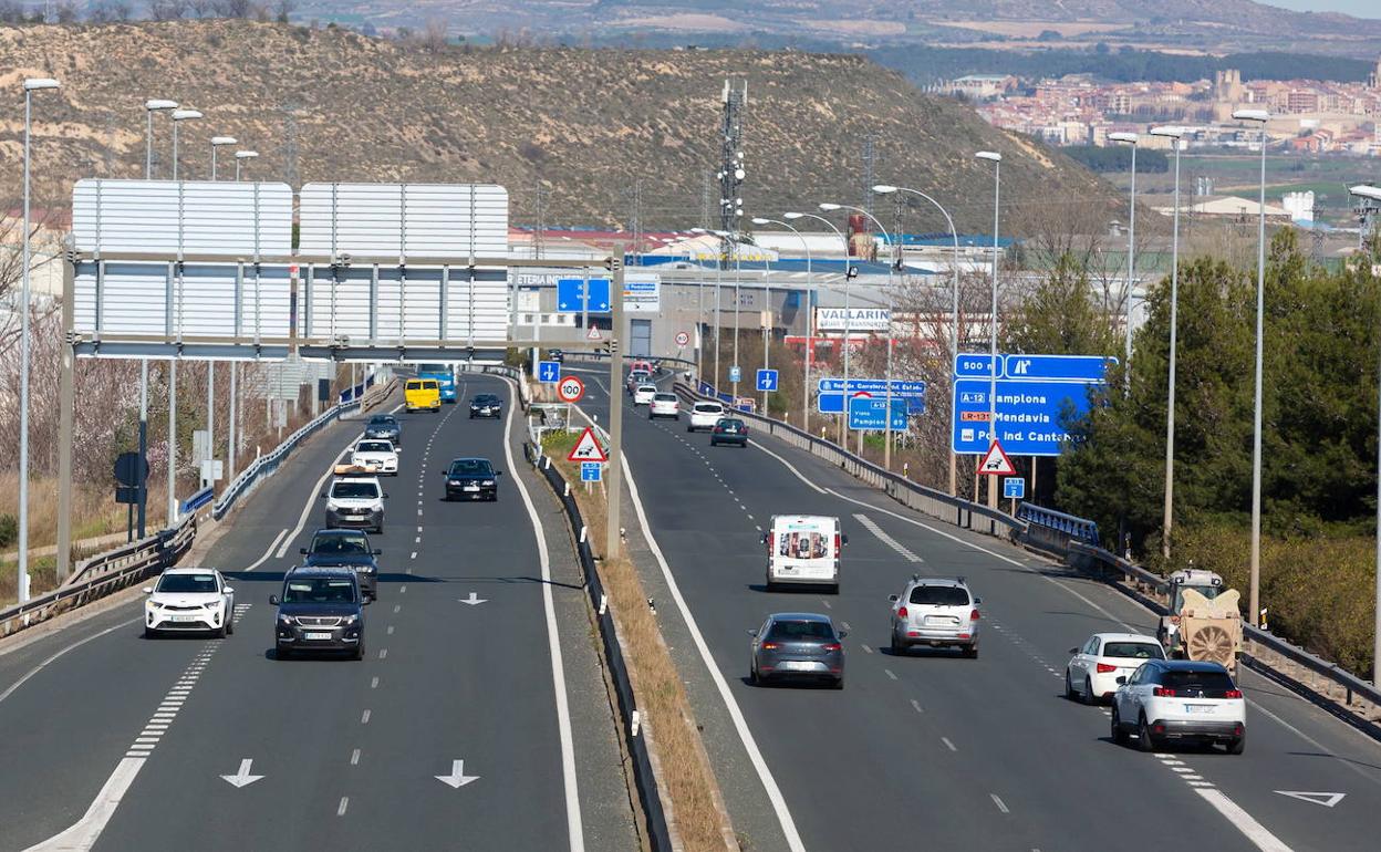 Tráfico inicia el lunes una campaña de control de distracciones al volante en las carreteras riojanas